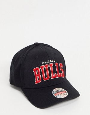 Черная бейсболка с красным вышитым логотипом команды NBA «Chicago Bulls» -Черный цвет Mitchell & Ness