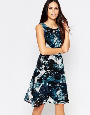 Короткое приталенное платье с принтом Livvy Sugarhill Boutique. Цвет: синий