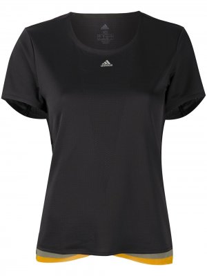 Футболка с короткими рукавами и логотипом adidas. Цвет: черный