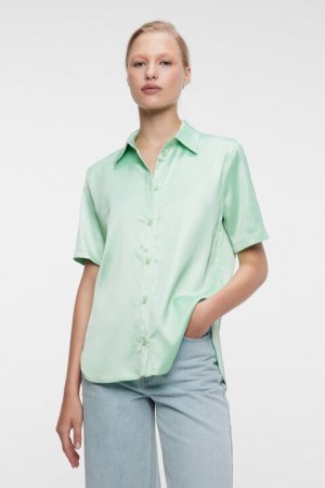 Блузка-рубашка прямая атласная с короткими рукавами befree. Цвет: зеленый
