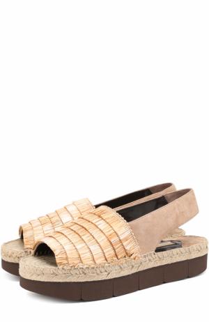 Комбинированные сандалии из рафии и замши Paloma Barcelo. Цвет: бежевый