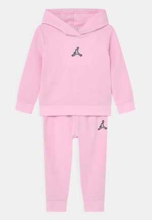 Спортивный костюм ESSENTIALS FLC UNISEX SET , цвет pink foam Jordan