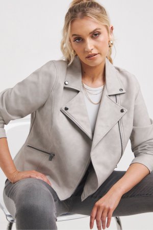 Серая байкерская куртка из полиуретана , серый Simply Be