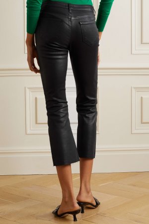 L'AGENCE укороченные расклешенные джинсы Kendra с бахромой и покрытием, черный L'AGENCE