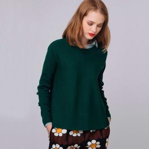 Пуловер со стоячим воротником расклешенного покроя COMPANIA FANTASTICA. Цвет: темно-зеленый