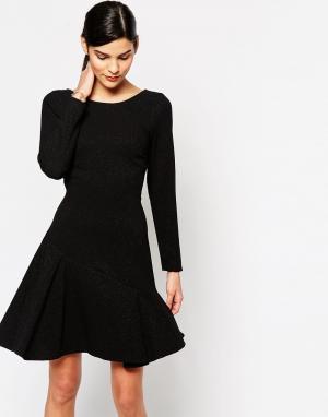 Блестящее короткое приталенное платье с длинными рукавами Closet London. Цвет: черный