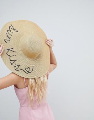 Соломенная шляпа с надписью Sun Kiss из пайеток ASOS DESIGN. Цвет: золотой