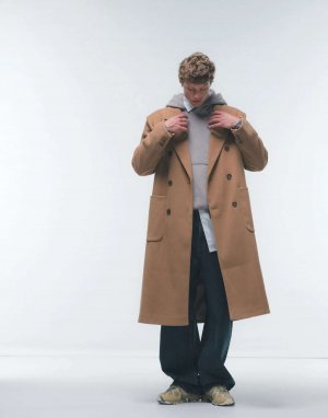 Двубортное пальто светло-коричневого цвета Topman. Цвет: коричневый