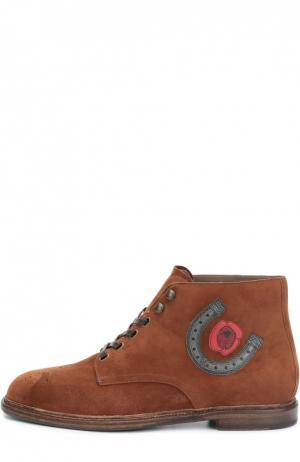 Замшевые ботинки Marsala с брогированием и аппликацией Dolce & Gabbana. Цвет: коричневый