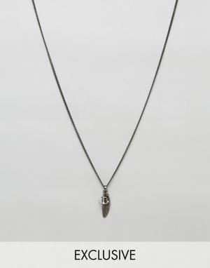 Ожерелье с подвесками в виде перышка и якоря эксклюзивно Simon Carter. Цвет: серебряный
