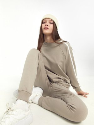 Комплект женский (джемпер, брюки) Mark Formelle. Цвет: кофе с молоком +белый