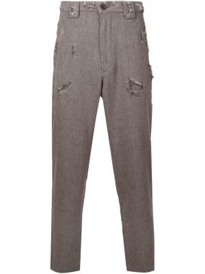 Классический брюки с потертой отделкой Mihara Yasuhiro. Цвет: коричневый