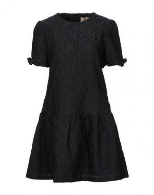 Короткое платье BONSUI. Цвет: черный