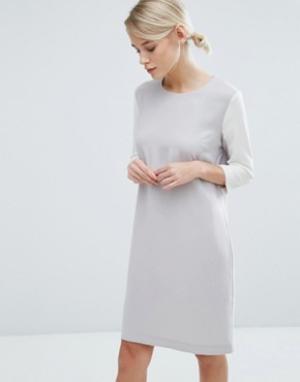 Цельнокройное платье с контрастными рукавами Storm & Marie Nula and. Цвет: серебряный