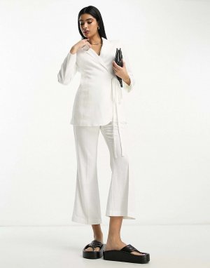 Белые укороченные расклешенные льняные брюки-клеш ASOS. Цвет: белый