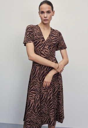 Платье Zarina. Цвет: коричневый
