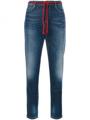 Укороченные джинсы с плетеным ремнем Bellerose. Цвет: синий