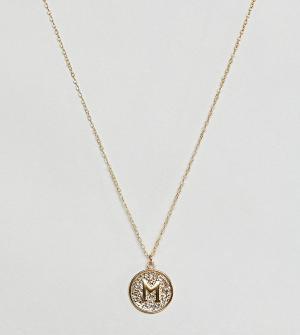 Позолоченное ожерелье с подвеской в виде буквы М Ottoman Hands. Цвет: золотой