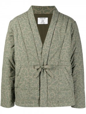 Куртка-кимоно с камуфляжным принтом Maharishi. Цвет: зеленый