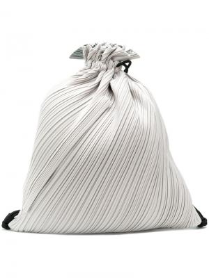 Плиссированный рюкзак на завязках Pleats Please By Issey Miyake. Цвет: серый