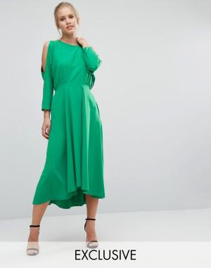 Платье с длинными рукавами и вырезами на плечах Closet London. Цвет: зеленый