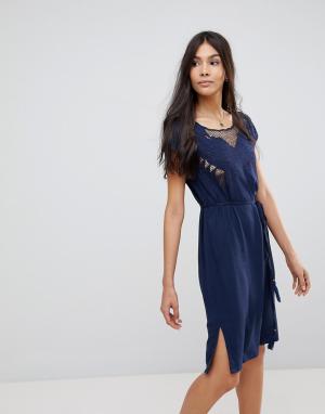 Платье с вырезным узором в виде бабочки и вышивкой -Темно-синий Sugarhill Boutique