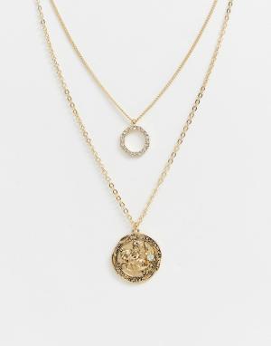 Золотистое ожерелье-цепочка в несколько рядов с круглой подвеской и подвеской-медальоном Monki. Цвет: золотой