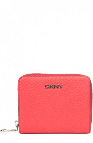 Кожаное портмоне с логотипом бренда DKNY. Цвет: коралловый