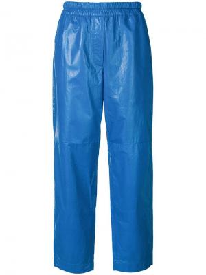 Укороченные брюки с потрескавшимся эффектом Christian Wijnants. Цвет: синий
