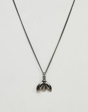 Серебристое ожерелье с подвеской-жуком Simon Carter. Цвет: серебряный