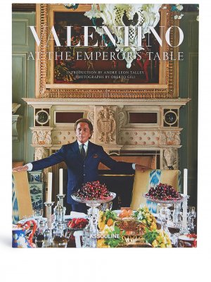 Книга Valentino: At the Emperors Table Assouline. Цвет: коричневый