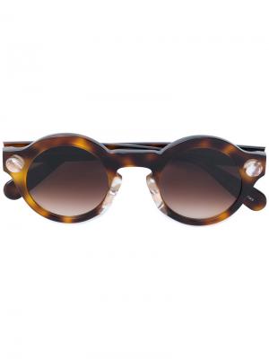 Солнцезащитные очки в круглой оправе Christopher Kane Eyewear. Цвет: коричневый