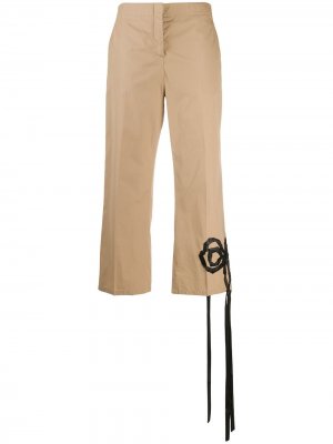 Укороченные брюки с аппликацией банта Nº21. Цвет: нейтральные цвета