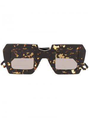 Солнцезащитные очки Tiga Bela Pawaka. Цвет: коричневый