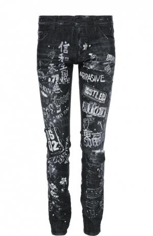 Зауженные джинсы с принтом и нашивками Dsquared2. Цвет: черный