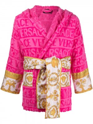 Короткий халат с принтом Barocco и логотипом Versace. Цвет: розовый