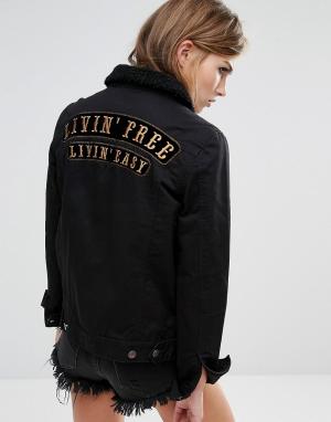 Джинсовая oversize‑куртка бойфренда с надписью сзади Lira. Цвет: черный