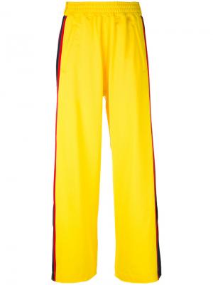 Спортивные штаны с полосками по бокам Facetasm. Цвет: жёлтый и оранжевый