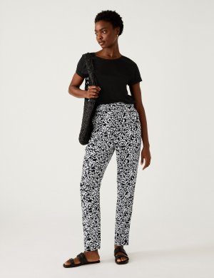Зауженные брюки со складками спереди и принтом , черный микс Marks & Spencer