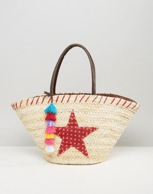 Плетеная пляжная сумка с помпонами и звездой Chateau. Цвет: бежевый