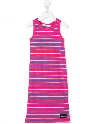 Платье в горизонтальную полоску Calvin Klein Kids. Цвет: розовый