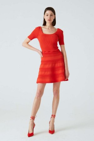 Оранжевое вязаное платье с квадратным вырезом и воланами JOIN US, оранжевый Us