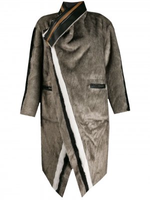 Двустороннее пальто в полоску Urbancode. Цвет: серый
