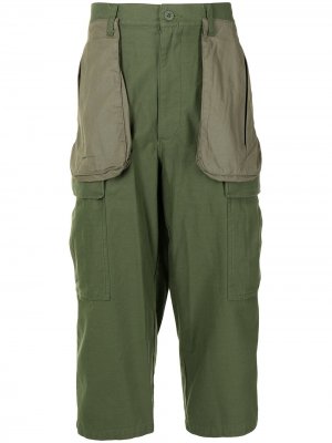 Укороченные брюки карго Facetasm. Цвет: зеленый