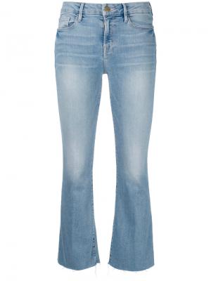 Укороченные расклешенные брюки Frame Denim. Цвет: синий