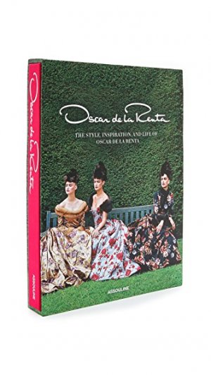 Oscar De La Renta Books with Style