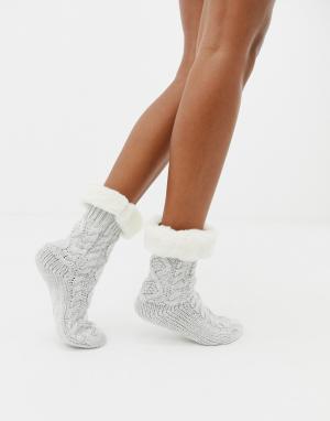 Тапочки-носки с отделкой искусственным мехом New Look. Цвет: серый