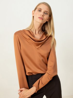 Атласная блуза прямого силуэта Pompa. Цвет: оранжевый