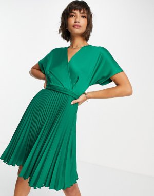 Изумрудно-зеленое платье с запахом и плиссированной юбкой -Зеленый цвет Closet London