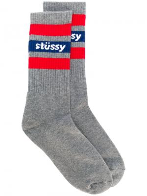 Полосатые носки с логотипом Stussy. Цвет: серый
